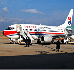 青岛机场空运航空快运业稳步发展的原因是什么？